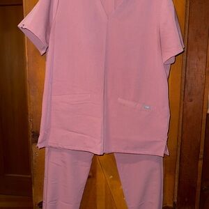 FIGS Pink Scrub Set size L